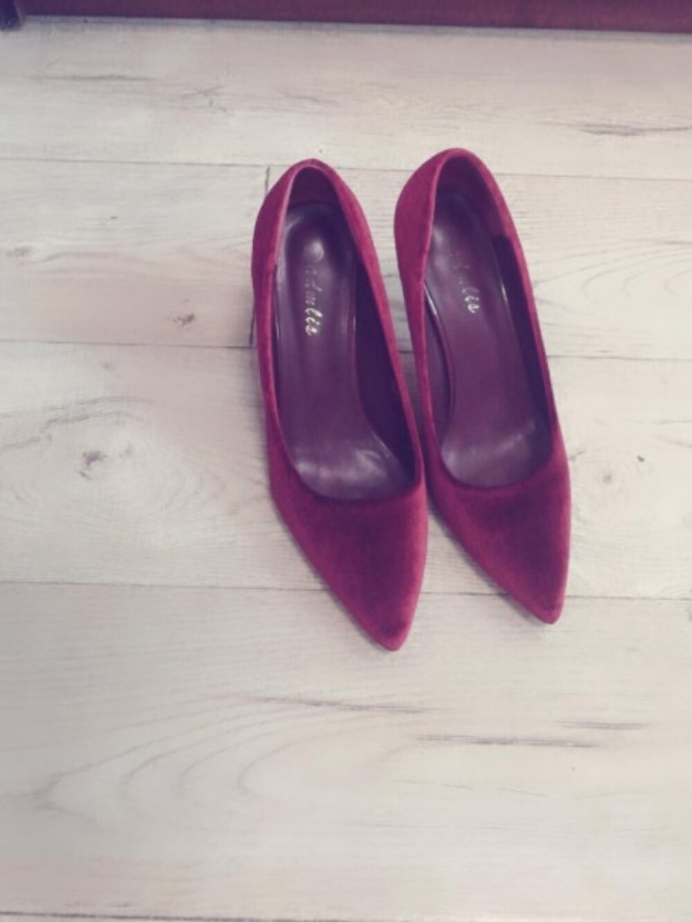 Red women platforms
